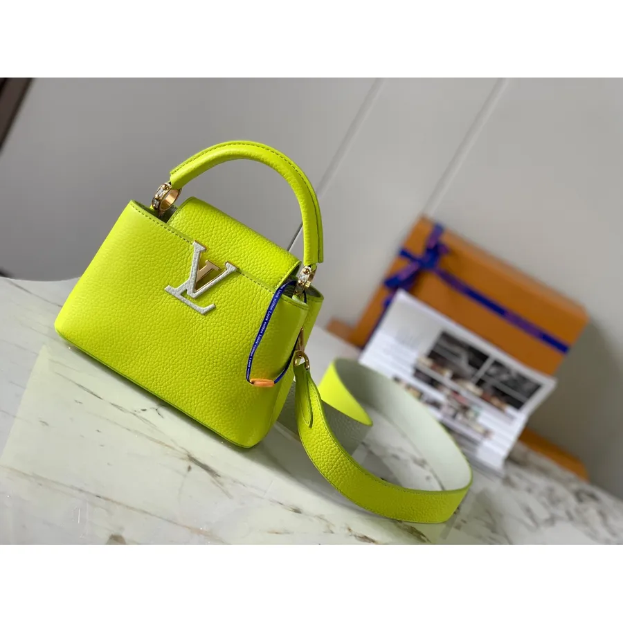 Louis Vuitton Capucines Mini Soma 21cm Taurillon ādas Pavasara/vasaras 2022 Kolekcija M59440, Neona Zaļa/rozā