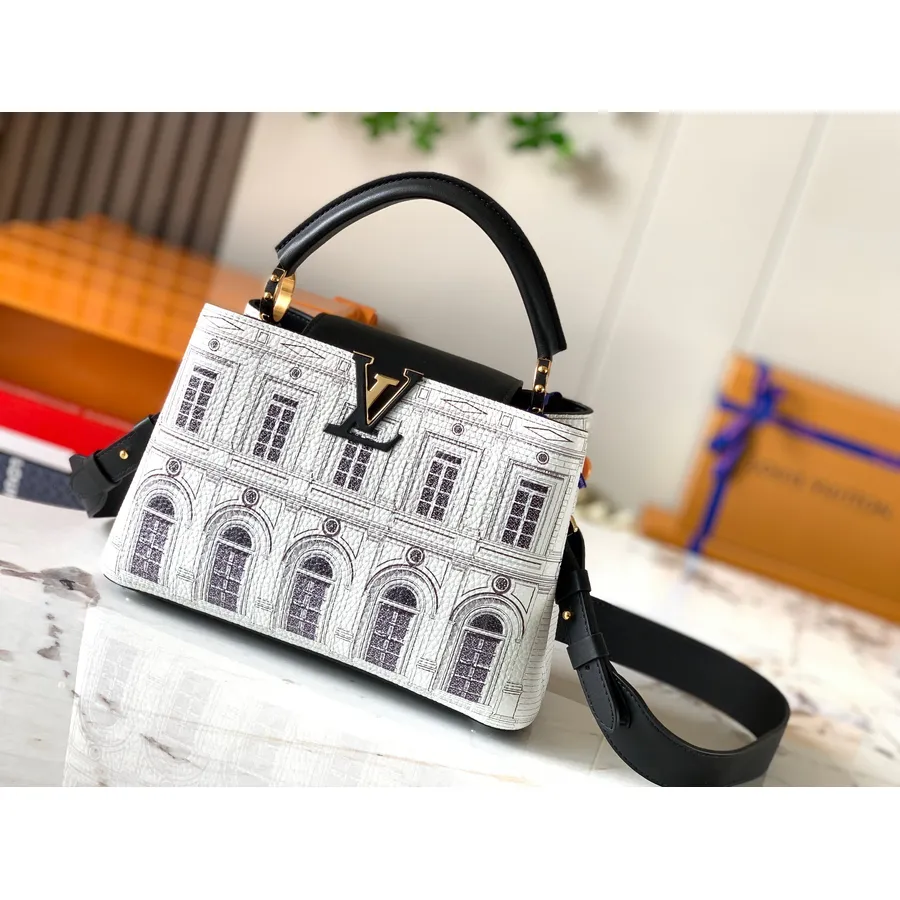 Louis Vuitton X Fornasetti Capucines Bb Architettura Tas Kalfsleer Lente/zomer 2022 Collectie M59119, Zwart/wit