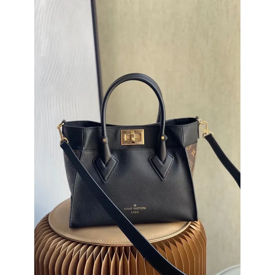 Louis Vuitton στο πλάι μου Pm τσάντα 25cm Mahina μοσχάρι δέρμα άνοιξη/καλοκαίρι 2022 συλλογή M57728, Noir