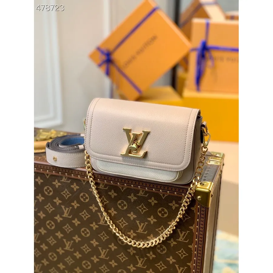 Louis Vuitton Lock Me Tender Bag 20cm Kornet Kalveskinn Vår/sommer 2021 Kolleksjon M58554, Greige