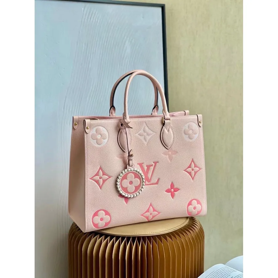 Louis Vuitton By The Pool Onthego Mm Bolsa 35cm Monograma Empreinte Lona Couro Coleção Primavera/verão 2021 M45717, Botão De Ros