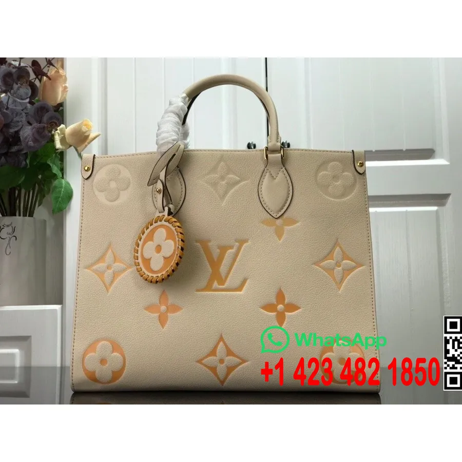 Louis Vuitton Am Pool Onthego Mm 35 Cm Monogramm Empreinte Leder Frühjahr/sommer 2021 Kollektion M45717, Creme/safran