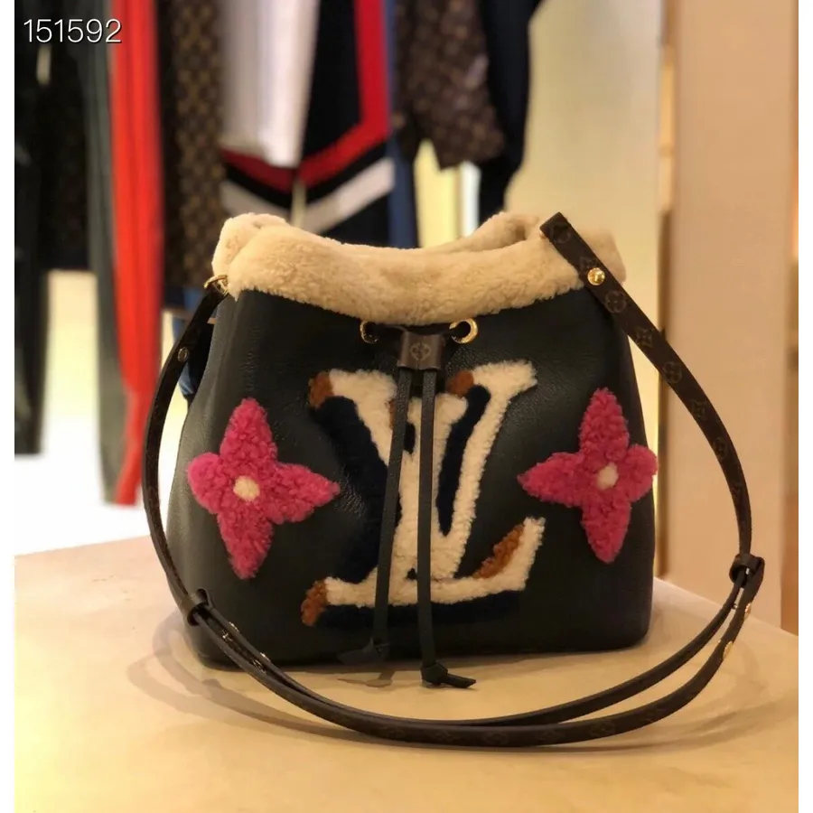 Louis Vuitton Teddy Neonoe Sac 26cm Oversize En Cuir De Veau Monogram Toile Collection Automne/hiver 2020 M56963, Noir