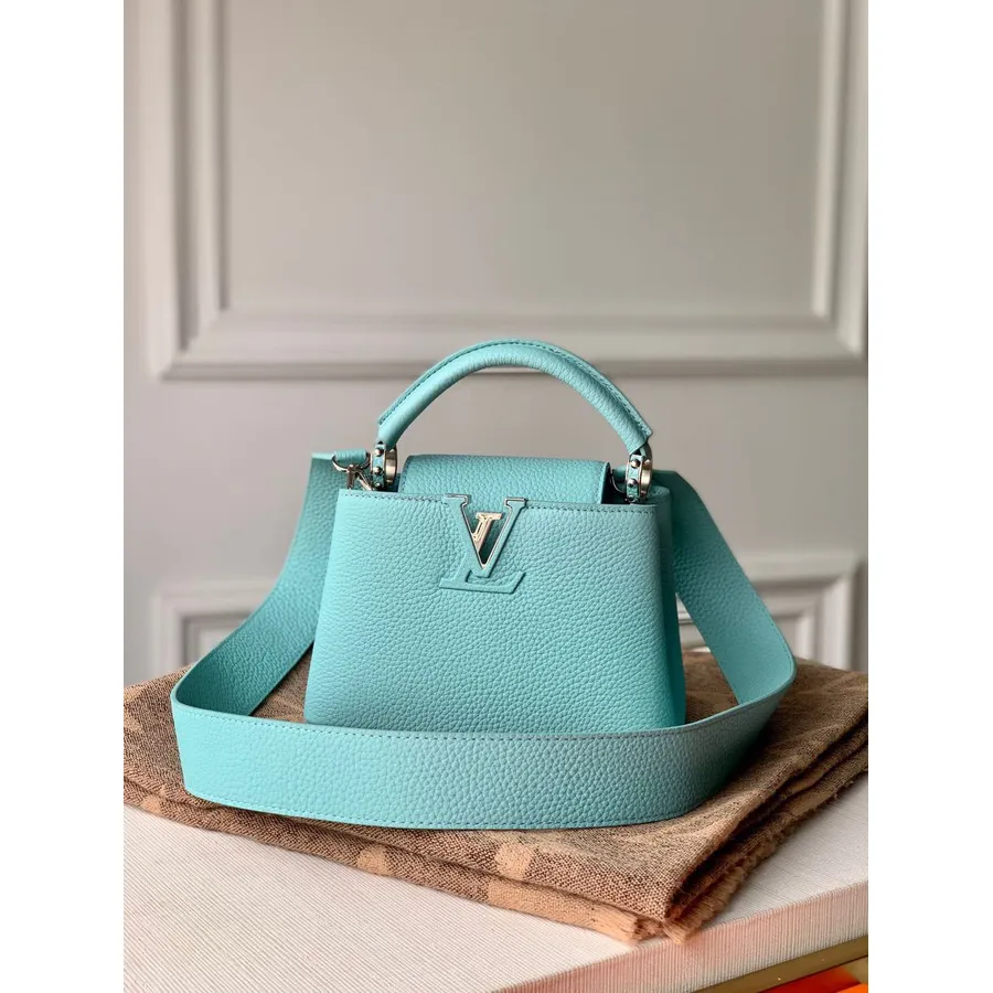 Louis Vuitton Capucines Mini Bag 22cm Taurillon Skinn Vår/sommer 2020 Kolleksjon M56071, Turkis