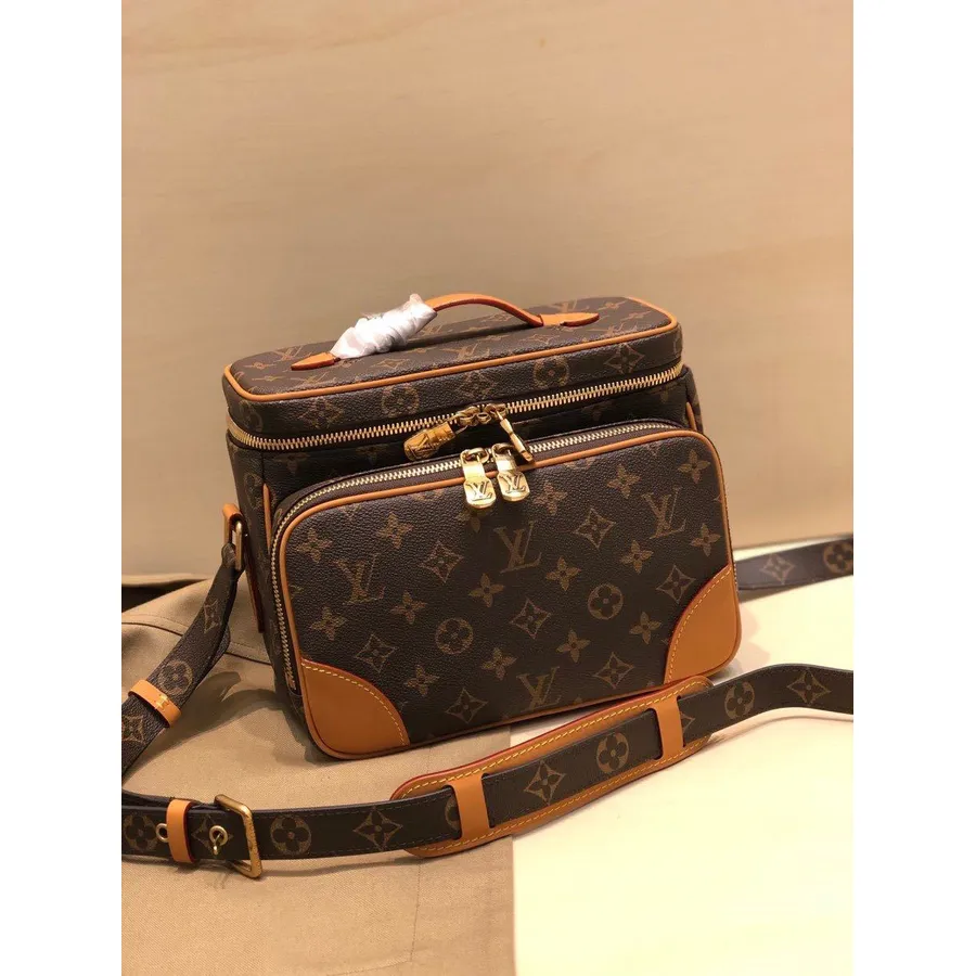 Louis Vuitton Kamerafodral Väska 20 Cm Monogram Canvas Vår/sommar 2020 Kollektion M44937, Brun