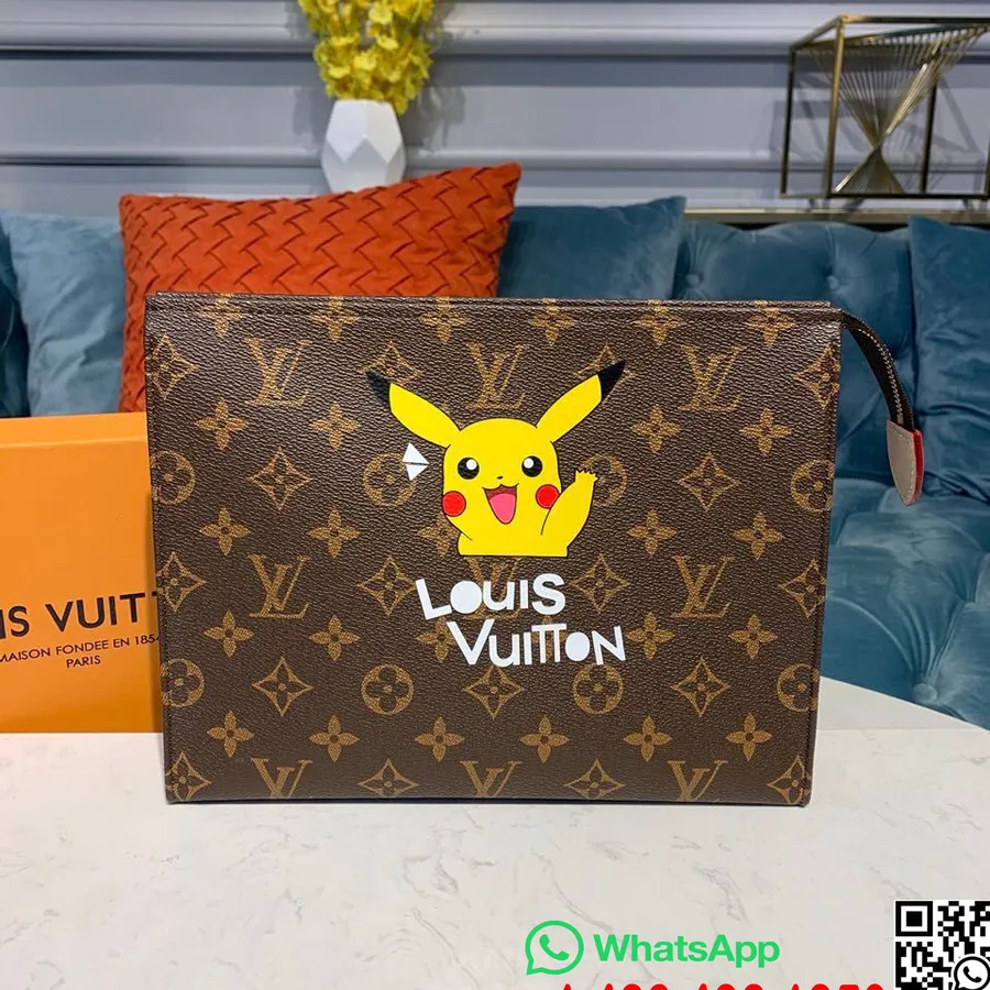 Louis Vuitton Pikachu Pochette Voyage 25 Cm Platno Z Monogramom Kolekcija Jesen/zima 2019 M47542, Rjava