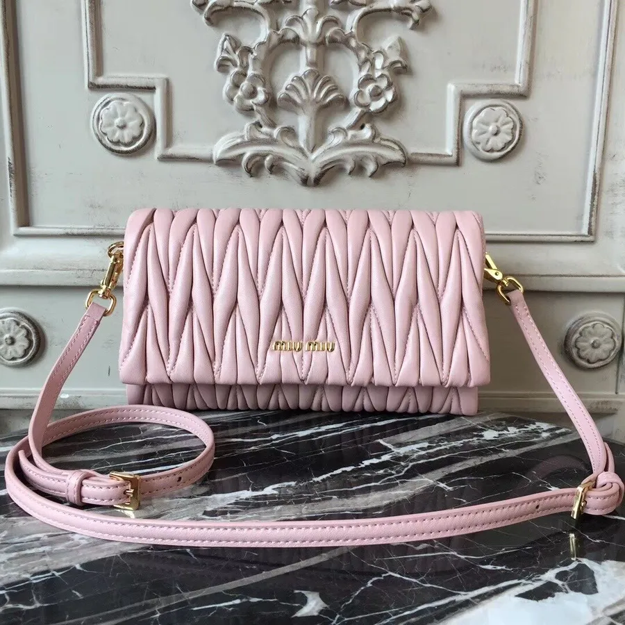 Miu Miu Sac Bandoulière Matelasse 5bh080 Cuir De Veau Nappa Collection Printemps/été 2018 Rose Clair