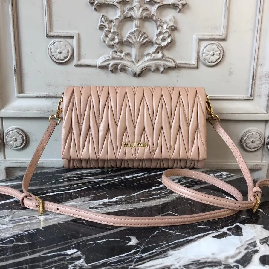 Miu Miu Sac Bandoulière Matelasse 5bh080 Cuir De Veau Nappa Collection Printemps/été 2018 Rose