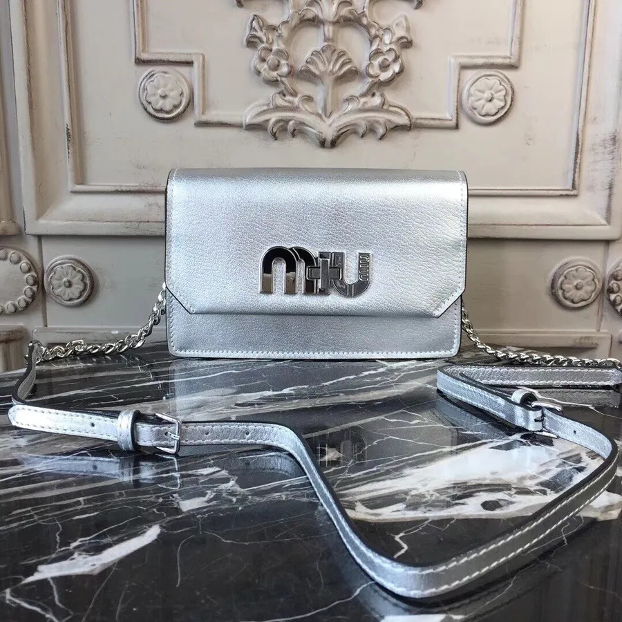 Miu Miu Logo Bag Sac à Bandoulière 5bh077 Cuir De Veau Madras Collection Printemps/été 2018 Argent