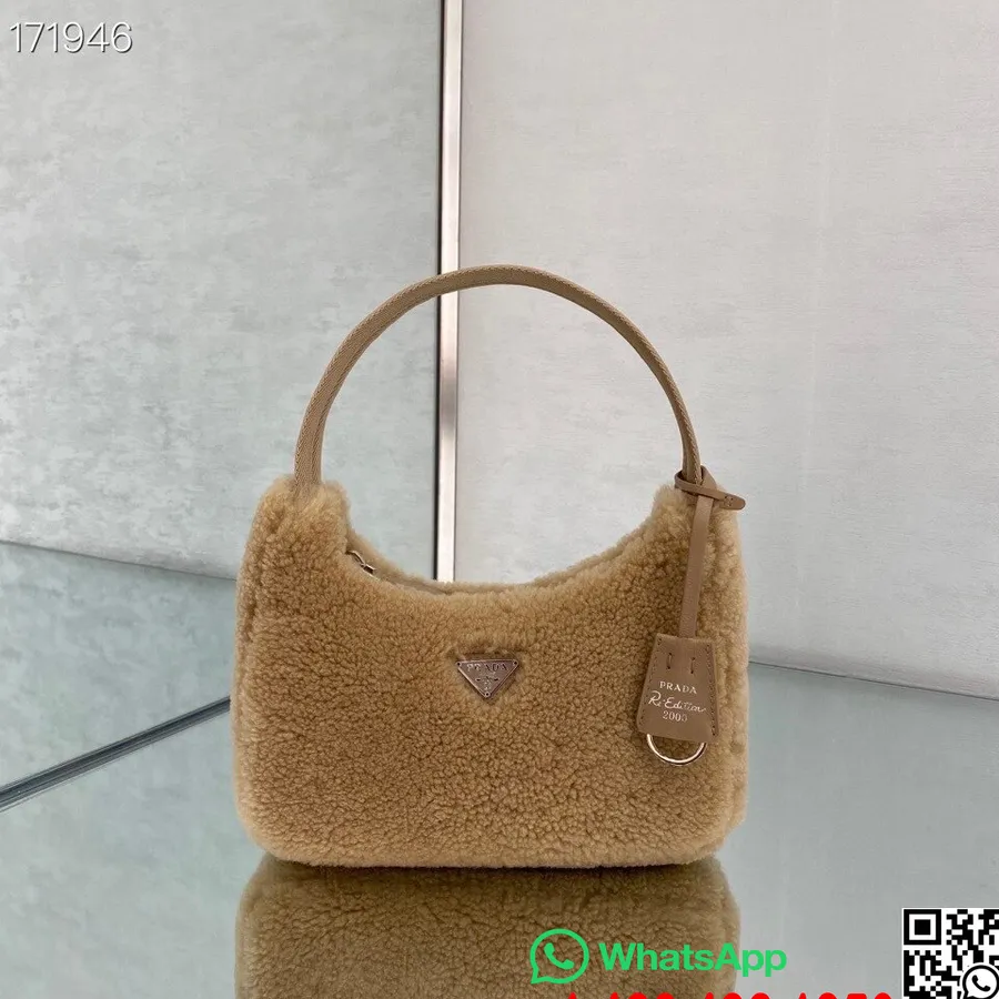 Prada Sac Hobo En Fourrure De Mouton Retourné 22cm 6620 Nylon Cuir Collection Croisière 2021, Beige