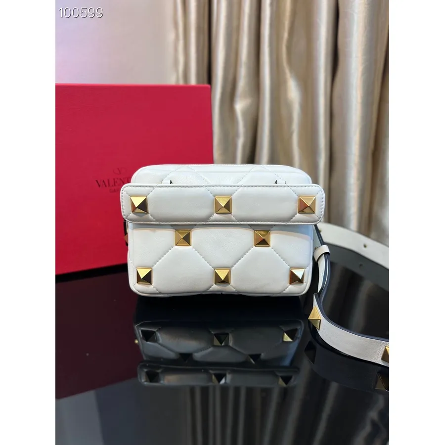 Valentino Garavani Roman Stud The Bolso De Hombro 23cm 8819 Piel De Cordero Napa Colección Otoño/invierno 2022, Blanco