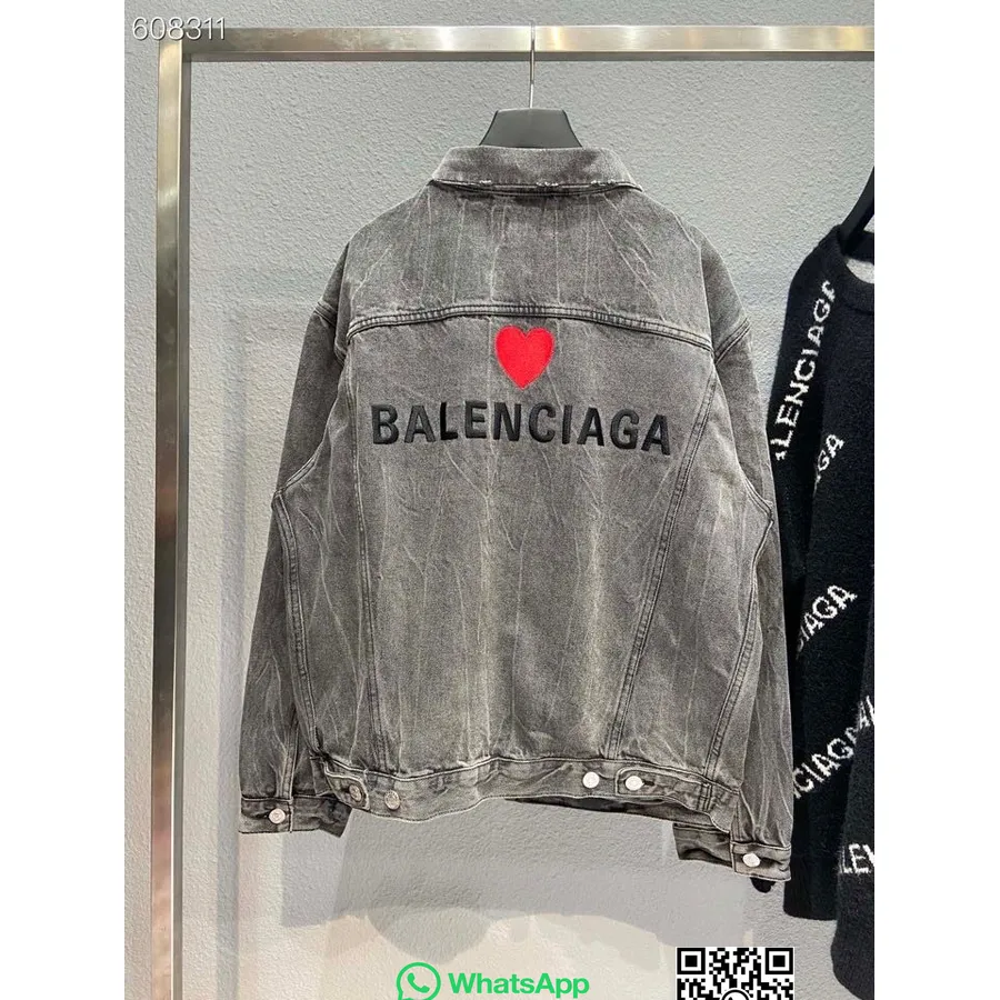 Джинсовая куртка-оверсайз Balenciaga из коллекции весна/лето 2022, черный/красный