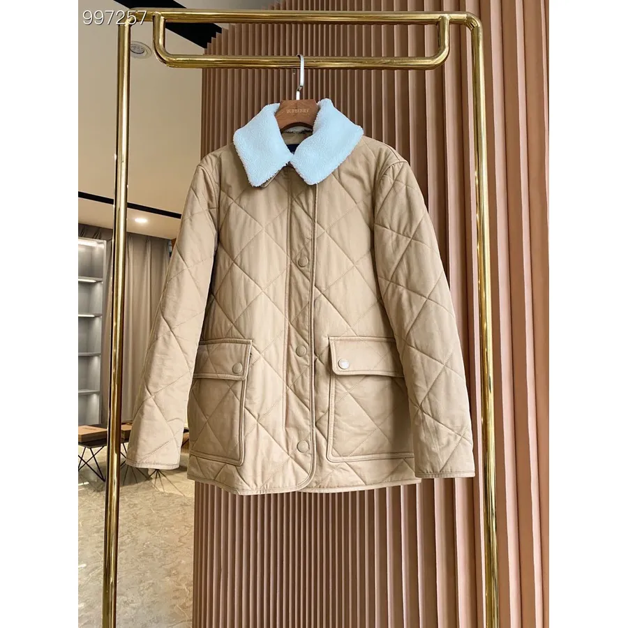 Burberry Veste En Fourrure De Mouton Retournée Thermorégulée Matelassée Diamant Collection Automne/hiver 2022, Camel