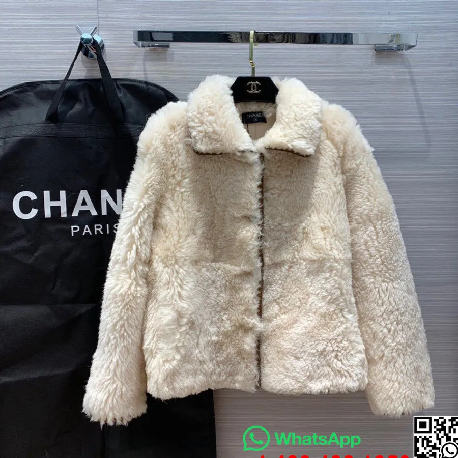 Cappotto Chanel Con Fodera In Pelle Di Agnello E Lana Shearling, Collezione Autunno/inverno 2019, Panna