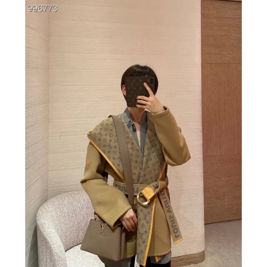 Louis Vuitton Signature Hooded Wrap Double Face Reversible Long Coat Koleksi Musim Gugur/Dingin 2022, Tan/Unta