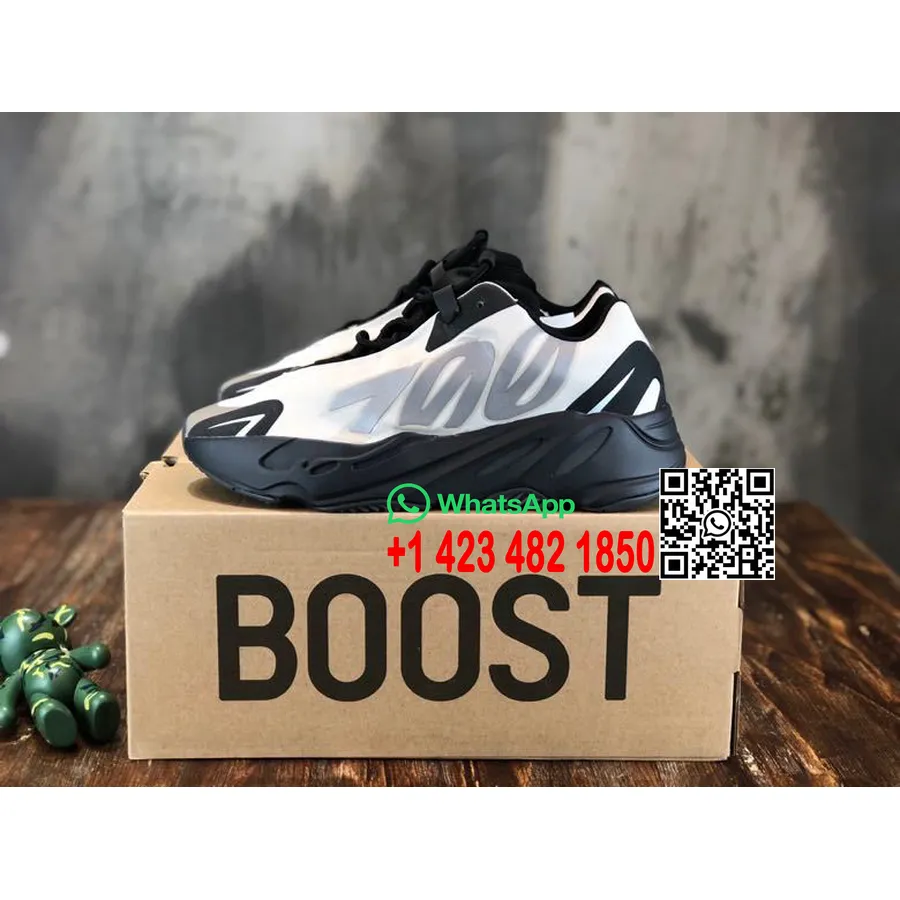 Ανδρικά αθλητικά παπούτσια Adidas Yeezy Boost 700 Mnvn, λευκά/μαύρα