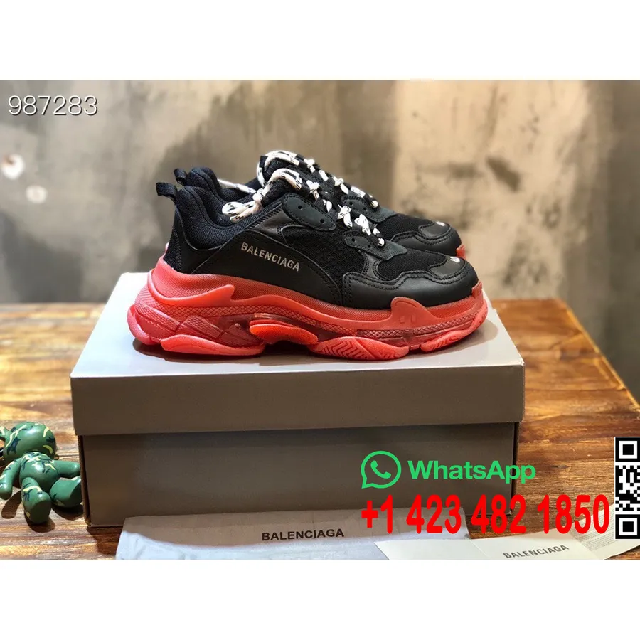 Balenciaga Triple S şeffaf Tabanlı Unisex Spor Ayakkabı Sonbahar/kış 2022 Koleksiyonu, Siyah/kırmızı