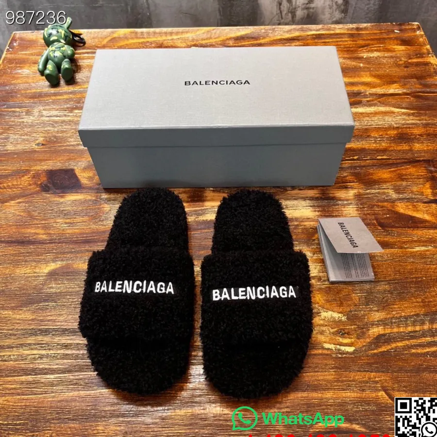 Balenciaga Logó Furry Slides Unisex Cipő őszi/téli 2022 Kollekció, Fekete