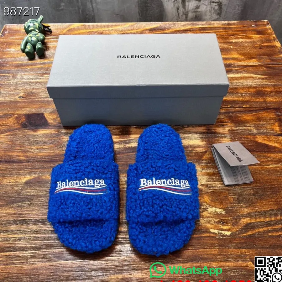 Balenciaga Campaign Furry Slides Chaussures Unisexes Collection Automne/hiver 2022, Bleu