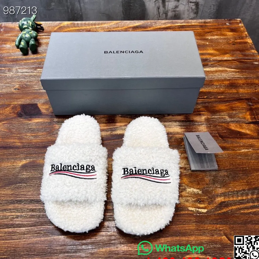 Balenciaga Campaign Furry Slides Chaussures Unisexes Collection Automne/hiver 2022, Blanc