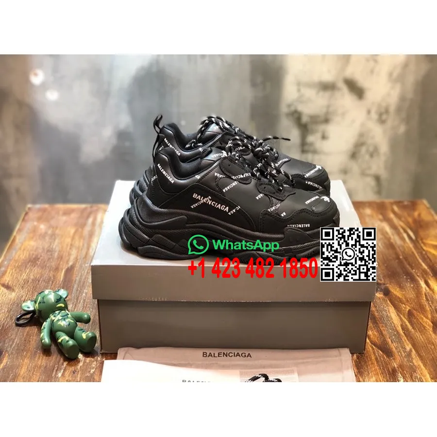 Balenciaga Triple S Sneakers Calfskin Leather Koleksi Musim Semi/musim Panas 2022, Hitam/putih