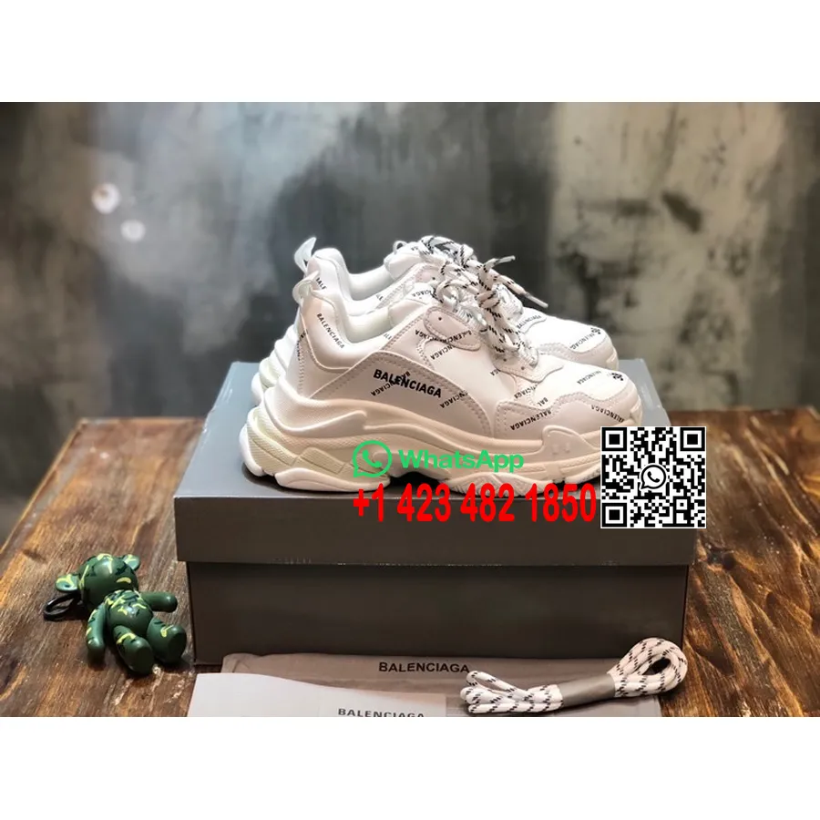 Balenciaga Triple S Tossud Vasikanahast Kevad/suvi 2022 Kollektsioon, Valge/must