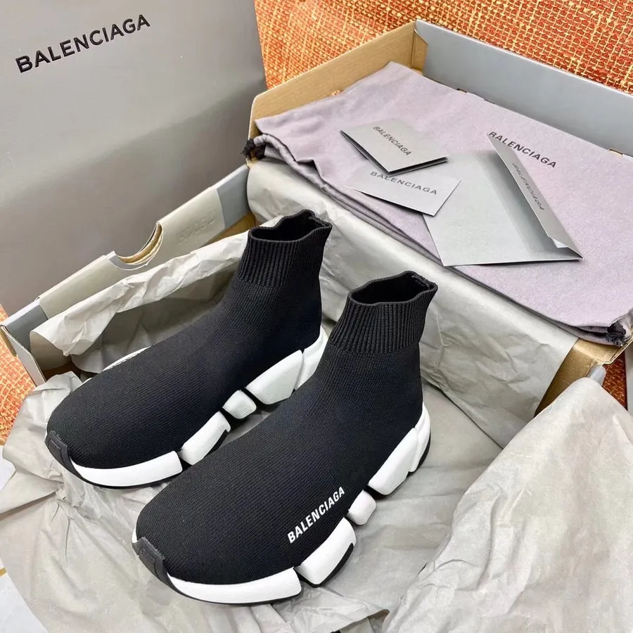 Balenciaga Speed 2.0 Kötött Zoknis Tornacipő 2021 Tavaszi/nyári Kollekció, Fekete/fehér