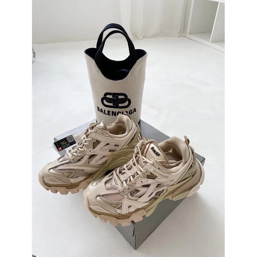 Balenciaga Track 2.0 маратонки от телешка кожа колекция есен/зима 2020, бежови