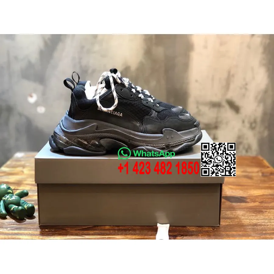 маратонки Balenciaga Triple S телешка кожа колекция пролет/лято 2020, черни