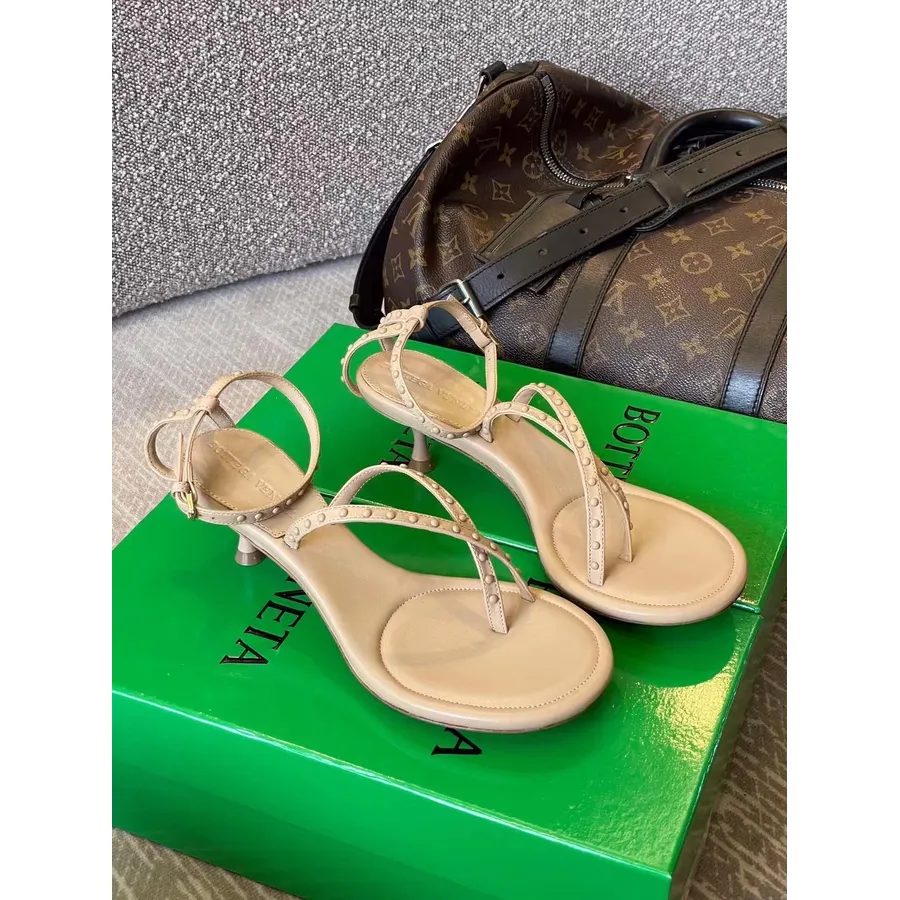 Bottega Veneta Dot Nastalliset Sandaalit Vasikkanahkainen Syksy/talvi 2021 Kokoelma, Beige