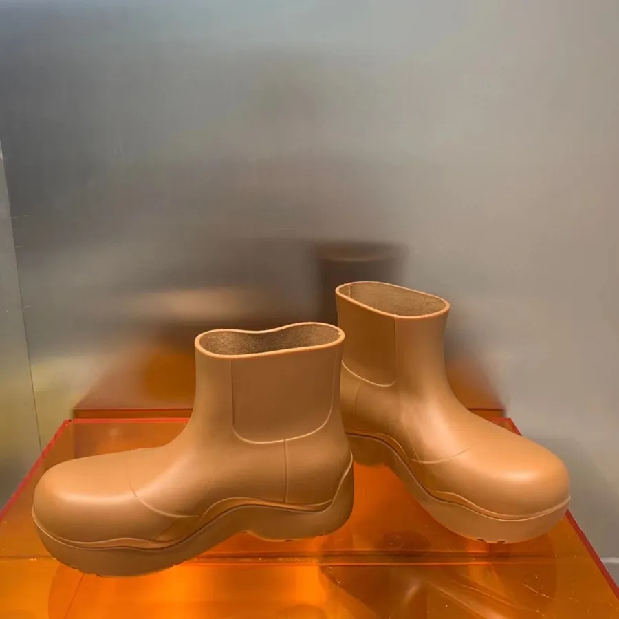 Bottega Veneta Pölar Pvc Ankelboots Höst/vinter 2021 Kollektion, Brun