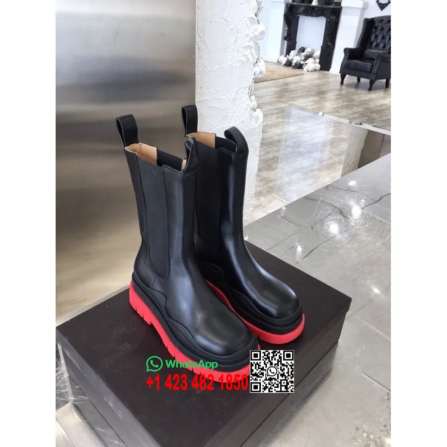 Bottega Veneta Botas Planas De Piel Con Triple Suela Piel De Becerro Colección Otoño/invierno 2020, Negro/rojo