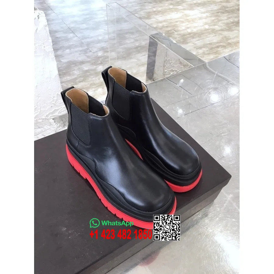 Bottega Veneta Sepatu Boot Kulit Tiga Sol Datar Koleksi Musim Gugur/dingin Kulit Anak Sapi 2020, Hitam/merah