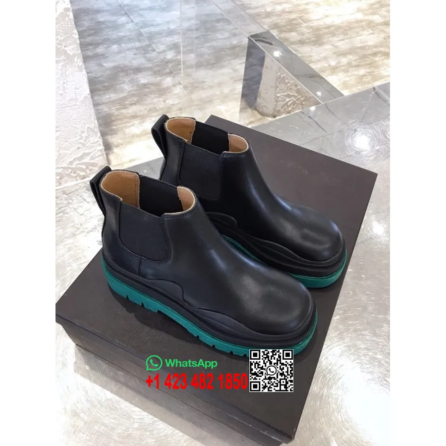 Bottega Veneta Sepatu Boot Kulit Tiga Sol Datar Koleksi Musim Gugur/dingin Kulit Anak Sapi 2020, Hitam/hijau