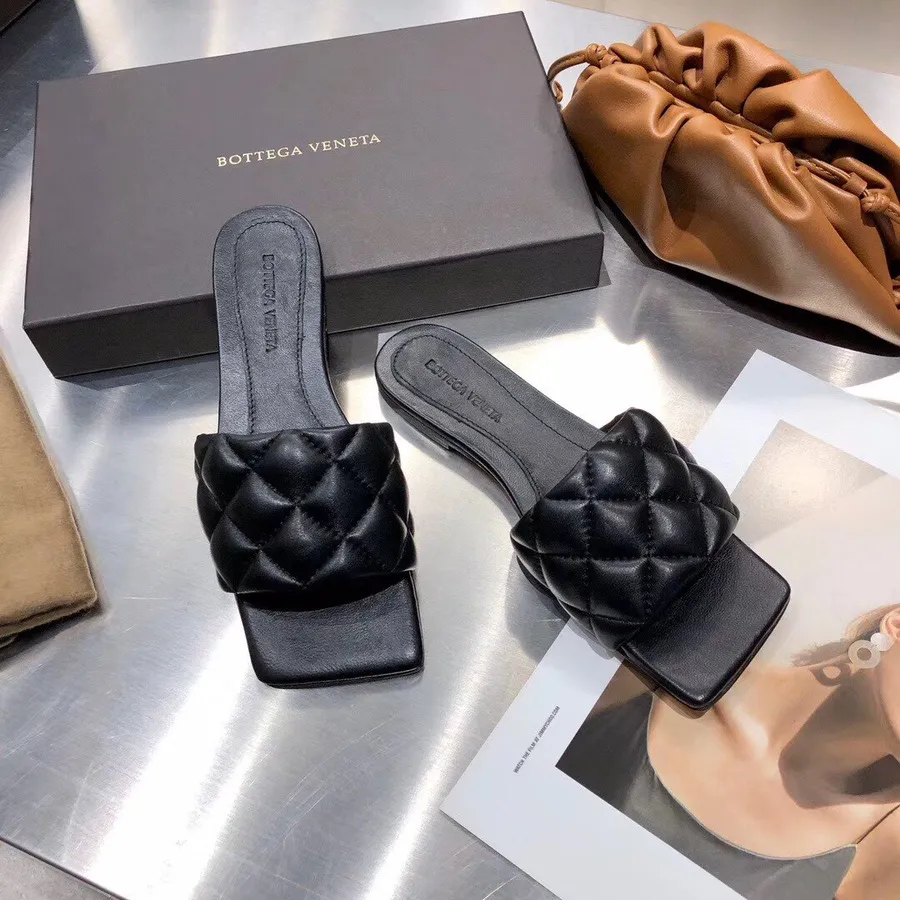 Bottega Veneta Sandal Empuk Ujung Persegi Kulit Anak Sapi Koleksi Musim Semi/musim Panas 2020, Hitam