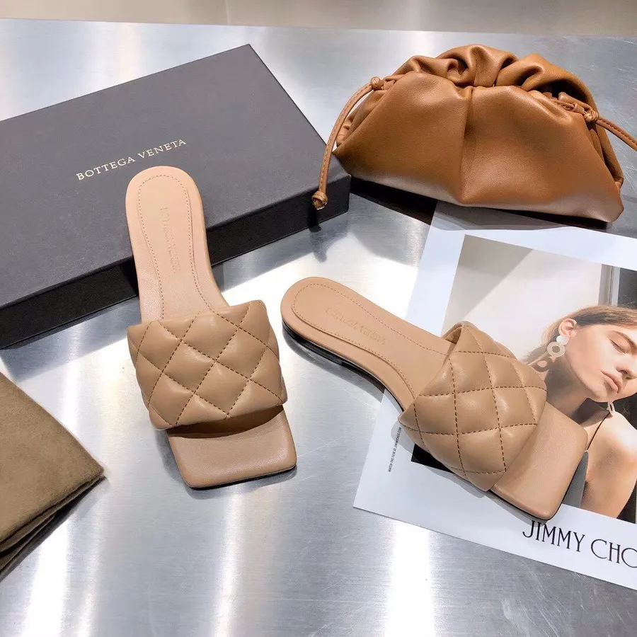 Bottega Veneta Sandal Empuk Ujung Persegi Kulit Anak Sapi Koleksi Musim Semi/musim Panas 2020, Krem