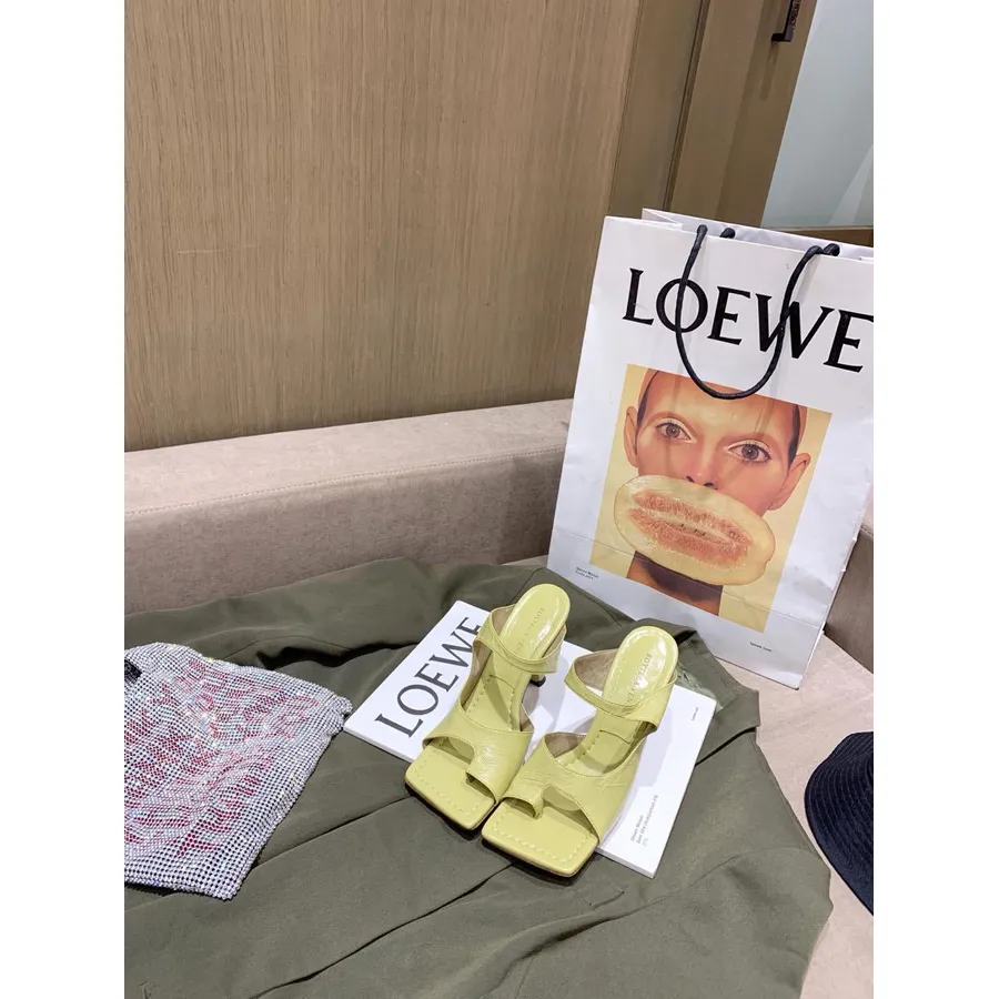 Bottega Veneta Cutout Square Toe Sandal Kulit Anak Sapi Koleksi Musim Gugur/dingin 2019, Kuning