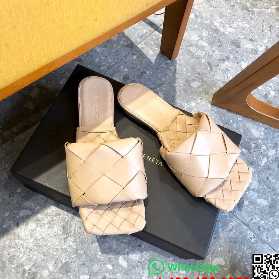 کلکسیون پاییز/زمستان 2019 صندل های پنجه مربعی تخت Bottega Veneta Lido، چرم پوست بره، بژ