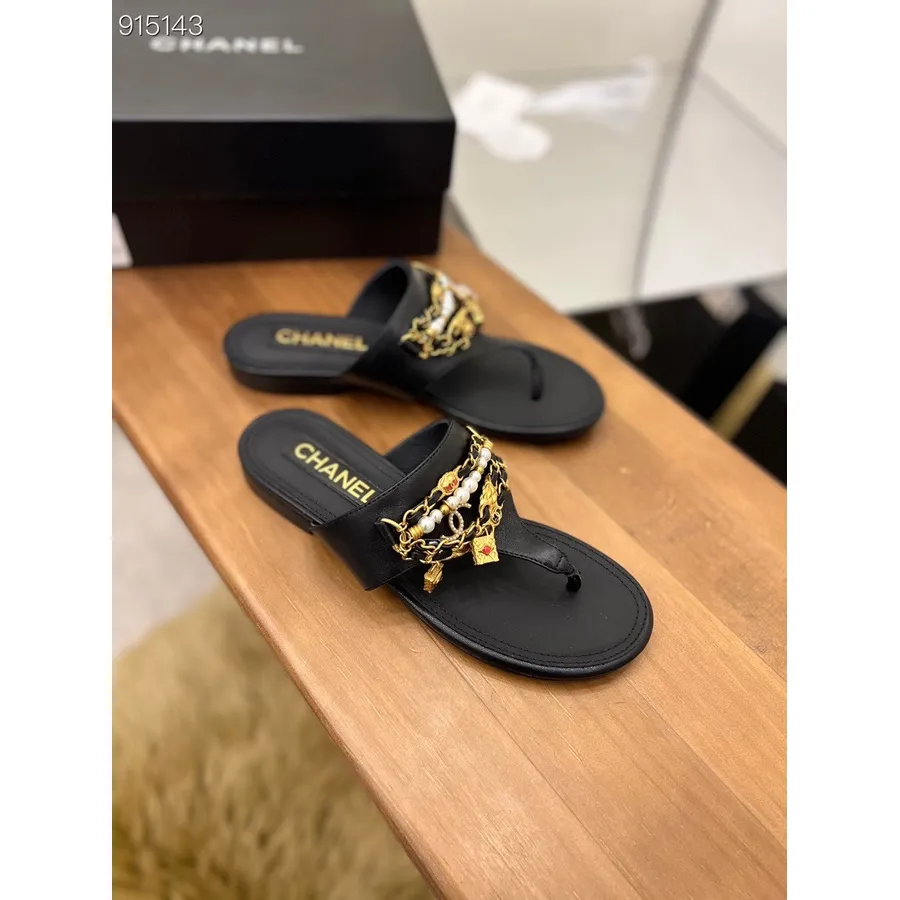 Chanel Charm Kitten Zehenstegsandalen Lammleder Frühjahr/sommer 2022 Kollektion, Schwarz