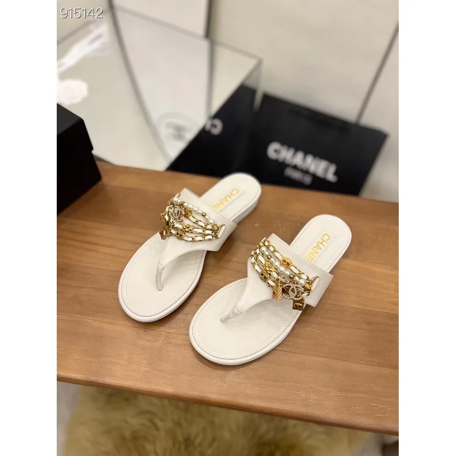 Chanel Charm Kitten Zehenstegsandalen Lammleder Frühjahr/sommer 2022 Kollektion, Weiß