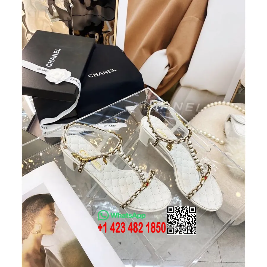 Sandales T Ornées De Perles Charm Chanel En Cuir D'agneau Collection Printemps/été 2022, Blanc