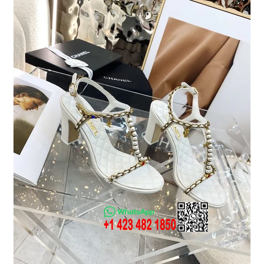 Sandali Chanel Charm Pearl Embellished T Platform Iz Jagnječjega Usnja, Kolekcija Pomlad/poletje 2022, Bela