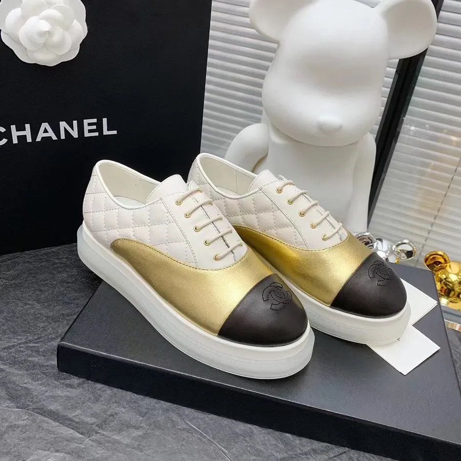 Chanel Lace Up Platform Creepers Kolekcija Od Janjeće Kože Jesen/zima 2021., Crno/bijelo/zlatno