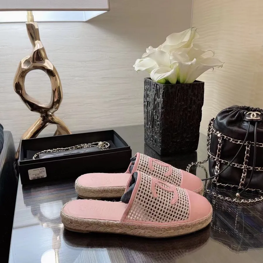 Chanel Perforated Espadrille Mules Jēra āda 2021. gada Rudens/ziemas Kolekcija, Gaiši Rozā