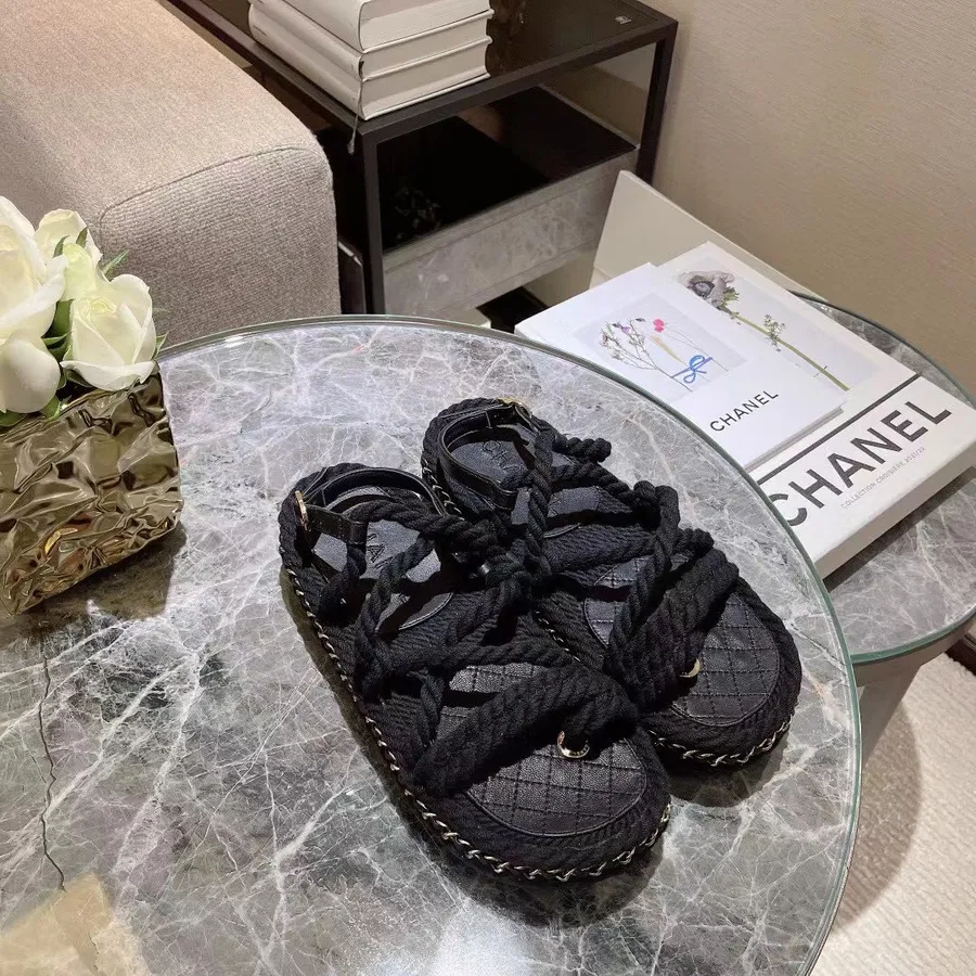 Chanel Alpercatas Com Tiras Definidas Lona / Couro De Cordeiro Coleção Primavera / Verão 2021, Preto