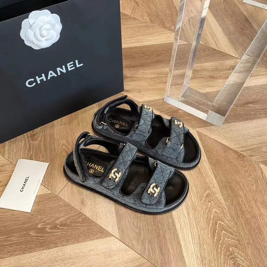 Сандалии Chanel Cc на липучке с пуговицами, джинсовая Ткань/телячья кожа, коллекция весна/лето 2021, черный