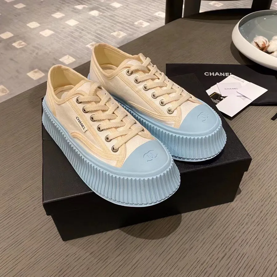 Chanel Canvas Platform Sneakers Herfst/winter 2021 Collectie, Wit/blauw