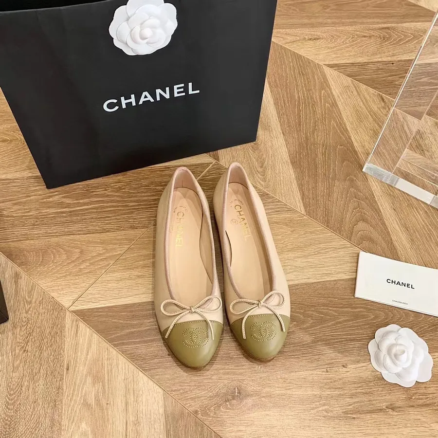 Chanel Balerina Lapos Tweed/báránybőr 2021 Tavaszi/nyári Kollekció, Bézs/arany