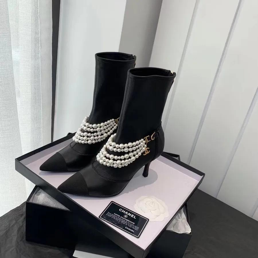 Chanel Perlenverzierte Mittelhohe Stiefel Aus Kalbsleder, Herbst-/Winterkollektion 2021, Schwarz