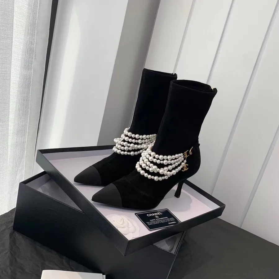 Chanel Bottes Mi-mollet Ornées De Perles Collection Daim/cuir De Veau Collection Automne/hiver 2021, Noir